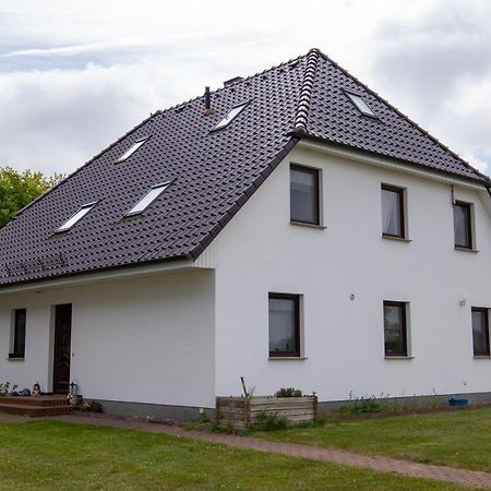 Urlaubs-Appartement Am Dorfrand Wieck Exteriér fotografie