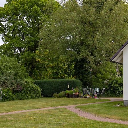 Urlaubs-Appartement Am Dorfrand Wieck Exteriér fotografie