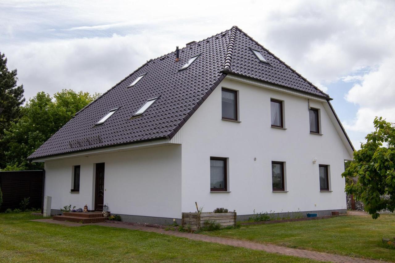 Urlaubs-Appartement Am Dorfrand Wieck Exteriér fotografie