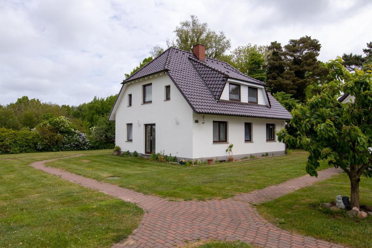 Urlaubs-Appartement Am Dorfrand Wieck Exteriér fotografie