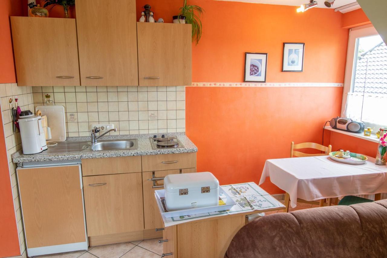 Urlaubs-Appartement Am Dorfrand Wieck Exteriér fotografie
