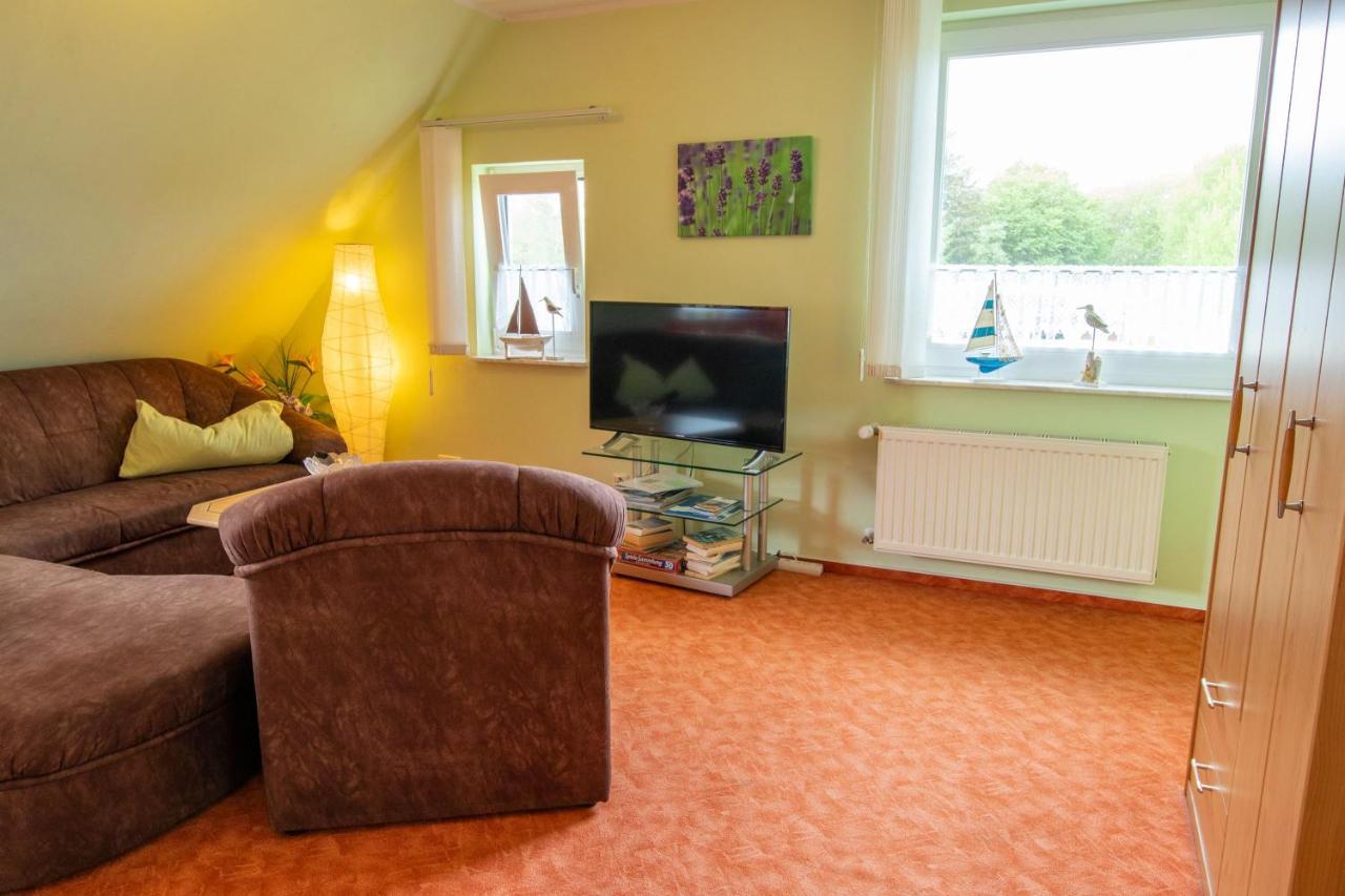 Urlaubs-Appartement Am Dorfrand Wieck Exteriér fotografie
